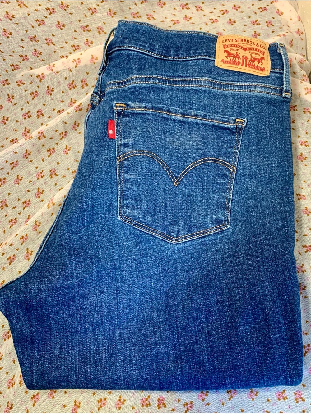 Levi's Blue Denim Capris with Red Tab